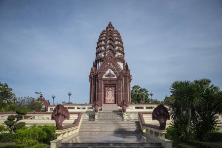 Téléchargez les photos : Le pilier de la ville de Prachuap Khiri Khan dans la vieille ville de Phrachuap Khiri Khan dans la province de Prachuap Khiri Khan en Thaïlande, Thaïlande, Prachuap Khiri Khan, décembre 2022 - en image libre de droit