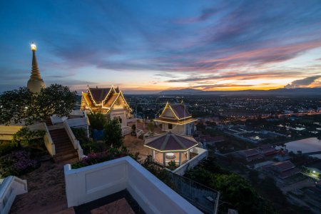 Foto de The Wat Thammikaram Mahathat Worawihan in the Town of Phrachuap Khiri Khan in the Province of Prachuap Khiri Khan in Thailand,  Thailand, Prachuap Khiri Khan, December, 2022 - Imagen libre de derechos