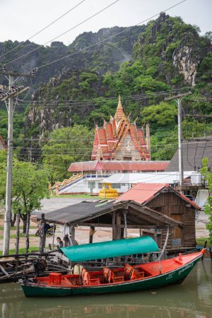 Photo for The Wat Khao Daeng with river Klong Khao Daeng at the Village of Khao Daeng at the Hat Sam Roi Yot in the Province of Prachuap Khiri Khan in Thailand,  Thailand, Hua Hin, December, 2022 - Royalty Free Image