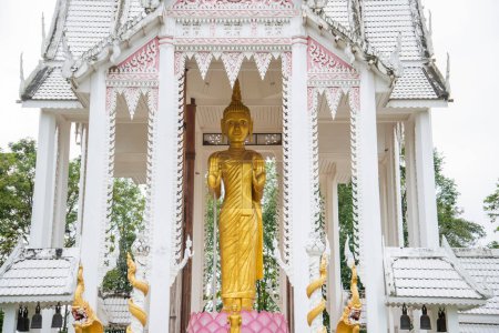 Foto de The Wat Pranburi in the Town of Pranburi in the Province of Prachuap Khiri Khan in Thailand,  Thailand, Hua Hin, December, 2022 - Imagen libre de derechos