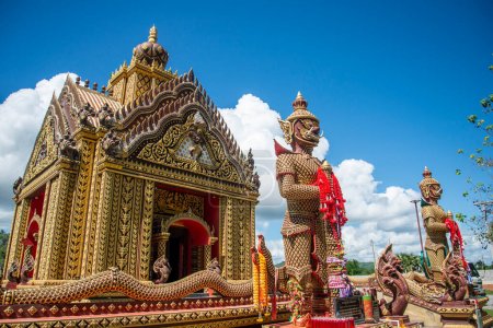 Foto de El Wat Khao Kalok en la aldea de Khao Kalok y Pranburi cerca de la ciudad de Hua Hin en la provincia de Prachuap Khiri Khan en Tailandia, Tailandia, Hua Hin, diciembre de 2022 - Imagen libre de derechos