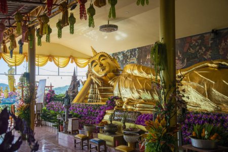 Téléchargez les photos : Le Wat Khao Noi près du village de Pak Nam et de la ville de Pranburi près de la ville de Hua Hin dans la province de Prachuap Khiri Khan en Thaïlande, Thaïlande, Hua Hin, décembre 2022 - en image libre de droit