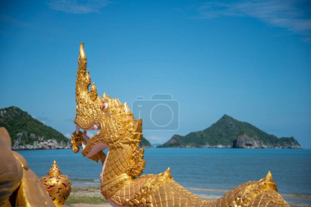 Foto de Un monumento del Pabellón Praya Nakhon en la playa de la playa Bang Pu en Phraya Nakhon en el Parque Nacional Sam Roi Yot en la provincia de Prachuap Khiri Khan en Tailandia, Tailandia, Hua Hin, diciembre de 2022 - Imagen libre de derechos