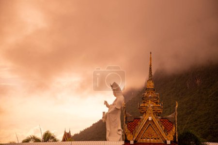 Foto de El Wat Hup Ta Khot en el Parque Nacional Sam Roi Yot en la provincia de Prachuap Khiri Khan en Tailandia, Tailandia, Hua Hin, diciembre de 2022 - Imagen libre de derechos