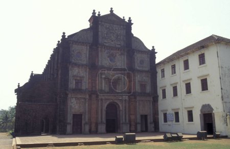 Téléchargez les photos : L'église et la Baslica do Bom Jesus dans la ville de Velha Goa dans la province de Goa en Inde, Inde, Goa, avril 1996 - en image libre de droit