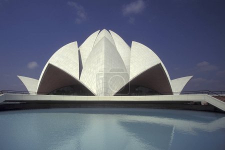Téléchargez les photos : L'architecture du Temple du Lotus dans la ville de New Delhi en Inde. Inde, Delhi, janvier 1998 - en image libre de droit