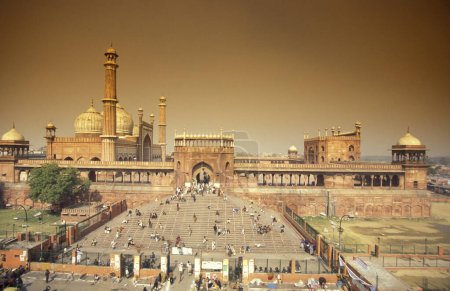 Téléchargez les photos : La mosquée Jama Masjid dans le Vieux Delhi dans la ville de Delhi en Inde. Inde, Delhi, février 1998 - en image libre de droit