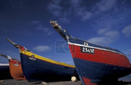 Foto de Pesca Barco en la ciudad de Ponta do Sol en la isla de Santo Antao en las Islas Cabo Verde en África. Cabo Verde, Santo Antao, mayo de 2000 - Imagen libre de derechos