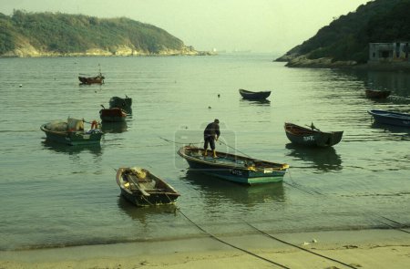 Téléchargez les photos : L'architecture du village de pêcheurs de Tai O sur l'île de Lantau à Hongkong. Chine, Hongkong, mai 1997 - en image libre de droit