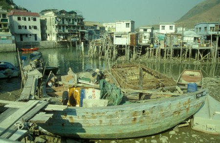Foto de La arquitectura de la aldea de pescadores de Tai O en la isla de Lantau en Hong Kong. China, Hong Kong, mayo de 1997 - Imagen libre de derechos