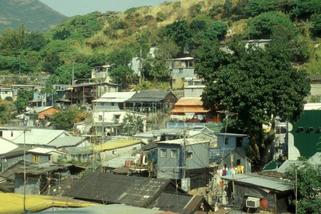 Téléchargez les photos : Le vieux village de Pok Fu Lam sur le Hongkong Isalnd à Hongkong. Chine, Hongkong, mai 1997 - en image libre de droit