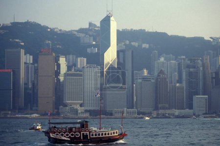 Photo for Ship traffic on the Victoria harbour in front of the Skyline of Central Hongkong from the viewpoint of Kowloon in the city of Hongkong in Hongkong.  China, Hongkong, May, 1999 - Royalty Free Image