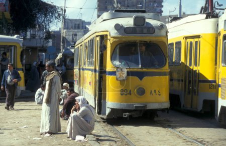 Téléchargez les photos : A City Tram or Train at a Square the City Centre in the City of Alexandria on the Mediterranean Sea in Egypt in North Africa,  Egypt, Alexandria, March, 2000 - en image libre de droit