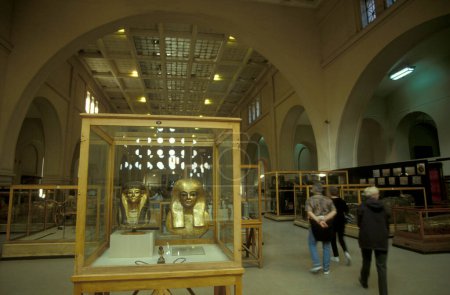 Foto de Una vista al Museo del Antiguo Egipto en el casco antiguo de El Cairo la capital de Egipto en el norte de África. Egipto, El Cairo, marzo de 2000 - Imagen libre de derechos