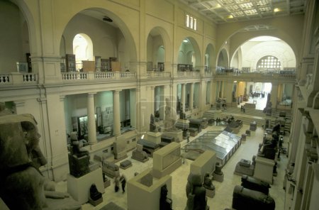 Téléchargez les photos : Une vue sur le Musée égyptien ancien dans la vieille ville du Caire la capitale de l'Egypte en Afrique du Nord. Égypte, Le Caire, mars 2000 - en image libre de droit