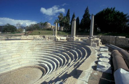 Téléchargez les photos : Le site archéologique de l'amphithéâtre romain Kom El Bekka dans le centre-ville d'Alexandrie sur la mer Méditerranée en Egypte en Afrique du Nord. Egypte, Alexandrie, mars 2000 - en image libre de droit