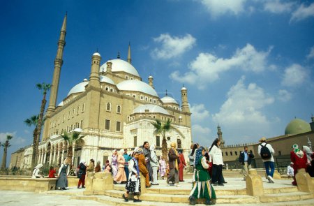 Téléchargez les photos : Une vue sur la mosquée Mohammed Ali dans la vieille ville du Caire la capitale de l'Egypte en Afrique du Nord. Égypte, Le Caire, mars 2000 - en image libre de droit
