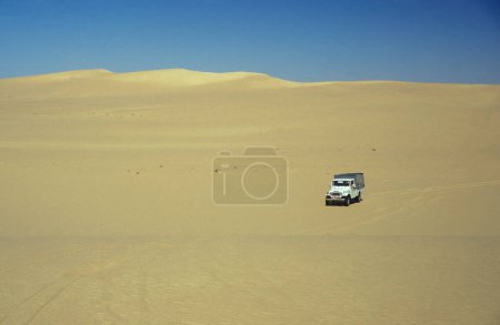 Photo for A car in the Sand Dunes near the Oasis and Village of Siwa in the Libyan or estern Desert of Egypt in North Africa.  Egypt, Siwa, March, 2000 - Royalty Free Image
