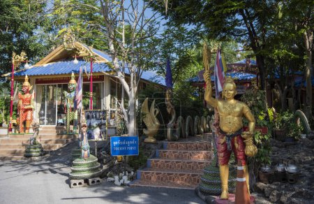 Téléchargez les photos : Le temple chinois ou Wat à la Fondation Hutsadin Elephant près de la ville de Hua Hin dans la province de Prachuap Khiri Khan en Thaïlande, Thaïlande, Hua Hin, décembre 2023 - en image libre de droit