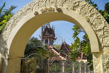 Téléchargez les photos : Le Wat Hua Hin dans la ville de Hua Hin dans la province de Prachuap Khiri Khan en Thaïlande, Thaïlande, Hua Hin, décembre 2023 - en image libre de droit