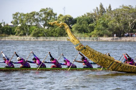 Photo for The end of a Dragonboat or Longboat on the Lake Khao Tao at the Longboat race of Hua Hin on the Lake Khao Tao reservoir south of City of Hua Hin.  Thailand, Hua Hin, December, 2023 - Royalty Free Image
