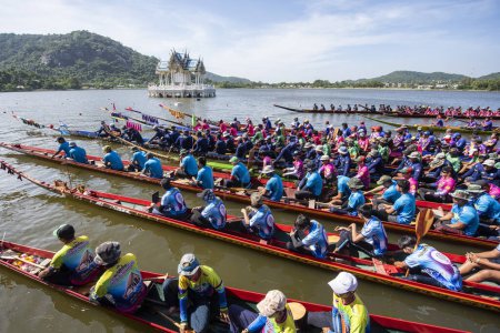 Photo for Dragonboat or Longboat Teams in front of the Royal pavillon on the Lake Khao Tao at the Longboat race of Hua Hin on the Lake Khao Tao reservoir south of City of Hua Hin.  Thailand, Hua Hin, December, 2023 - Royalty Free Image
