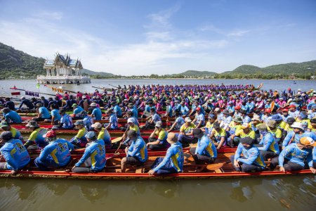 Photo for Dragonboat or Longboat Teams in front of the Royal pavillon on the Lake Khao Tao at the Longboat race of Hua Hin on the Lake Khao Tao reservoir south of City of Hua Hin.  Thailand, Hua Hin, December, 2023 - Royalty Free Image