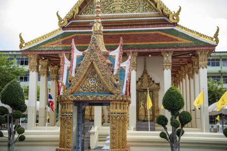 Foto de El nuevo Templo de Wat Mahathat Worawihan en la ciudad y provincia de Ratchaburi en Tailandia, Tailandia, Ratchaburi, 13 de noviembre de 2023 - Imagen libre de derechos