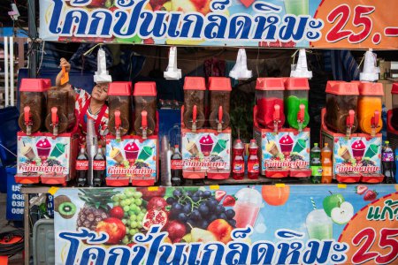 Photo for Ice Fruits Drinks at market in the old city centre of Mueang Chonburi City at Province of Chonburi in Thailand.  Thailand, Chonburi, October, 31, 2023 - Royalty Free Image
