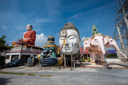 el Wat Udom Mongkol cerca de la ciudad Mueang Chachoengsao en la provincia de Chachoengsao en Tailandia. Tailandia, Chachoengsao, 3 de noviembre de 2023