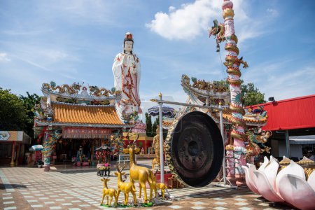 Foto de El Wat Saman Rattanaram en la ciudad de Mueang Chachoengsao en la provincia de Chachoengsao en Tailandia. Tailandia, Chachoengsao, 3 de noviembre de 2023 - Imagen libre de derechos