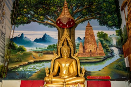 Foto de El Buda en el Wat Bang Kaeo cerca de la ciudad de Mueang Chachoengsao en la provincia de Chachoengsao en Tailandia. Tailandia, Chachoengsao, 4 de noviembre de 2023 - Imagen libre de derechos