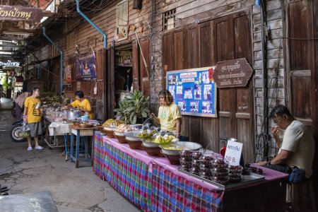 Foto de Talat Khlong Suan Roi Pi antiguo mercado de 100 años cerca de la ciudad de Mueang Chachoengsao en la provincia de Chachoengsao en Tailandia. Tailandia, Chachoengsao, 5 de noviembre de 2023 - Imagen libre de derechos