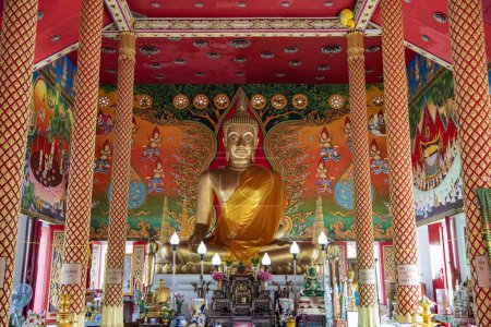 Photo for Thailand, Ubon Ratchathani - November 25, 2023: Buddha inside of the Wat Jaeng in the city centre of Udon Ratchathani and Province Ubon Ratchathani in Thailand. - Royalty Free Image