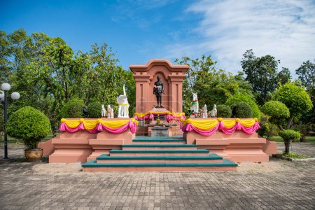 Denkmal des Phra Pathum Worarat Suriyawong in der Stadt Udon Ratchathani und Provinz Ubon Ratchathani in Thailand. Thailand, Ubon Ratchathani, 25. November 2023