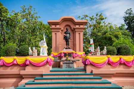 Denkmal des Phra Pathum Worarat Suriyawong in der Stadt Udon Ratchathani und Provinz Ubon Ratchathani in Thailand. Thailand, Ubon Ratchathani, 25. November 2023