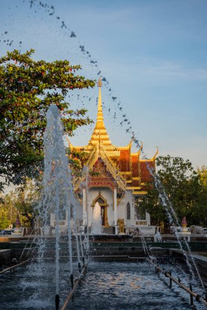 Pilar de la ciudad Santuario en la ciudad Ubon Ratchathani y la provincia Ubon Ratchathani en Tailandia. Tailandia, Ubon Ratchathani, 22 de noviembre de 2023.