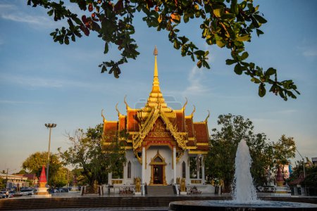 Pilar de la ciudad Santuario en la ciudad Ubon Ratchathani y la provincia Ubon Ratchathani en Tailandia. Tailandia, Ubon Ratchathani, 22 de noviembre de 2023.