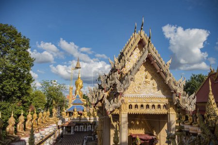Foto de Buddha en Wat Tai Phrachao Yai Ong Tue en la ciudad Ubon Ratchathani y la provincia Ubon Ratchathani en Tailandia. - Imagen libre de derechos
