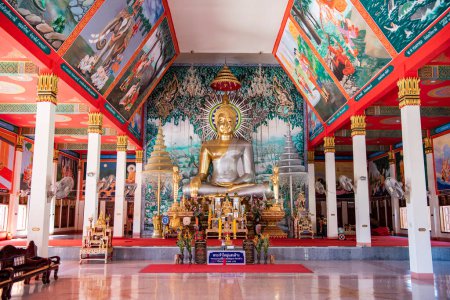 Photo for Thailand, Ubon Ratchathani - November 24, 2023: Buddha inside of Wat Ban Na Kwai in city centre and Province Ubon Ratchathani in Thailand. - Royalty Free Image