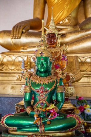 Téléchargez les photos : Thaïlande, Ubon Ratchathani, 24 novembre 2023 : Intérieur du temple du navire de Wat Sa Prasan Suk dans le centre-ville d'Ubon Ratchathani et province d'Ubon Ratchathani en Thaïlande. - en image libre de droit