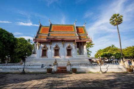 Neuer Tempel Wat Thung Si Mueang im Stadtzentrum von Ubon Ratchathani und der Provinz Ubon Ratchathani in Thailand. Thailand, Ubon Ratchathani, 22. November 2023