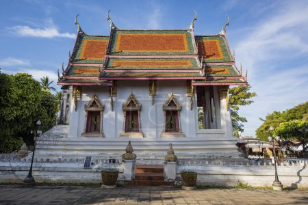Neues Wat Thung Si Mueang im Stadtzentrum von Udon Ratchathani und Provinz Ubon Ratchathani in Thailand, 22. November 2023.