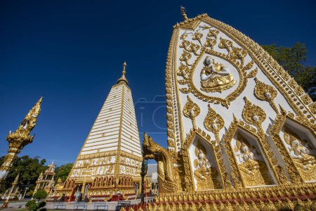 Thaïlande, Ubon Ratchathani - 24 novembre 2023 : Sri Maha Pho Chedi of Wat Phra That Nong Bua Temple in the city centre of Ubon Ratchathani and Province Ubon Ratchathani in Thailand.