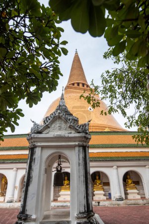 Foto de Dentro de la Phra Pathom Chedi en el centro de la ciudad de Nakhon Pathom y la provincia de Nakhon Pathom en Tailandia en Noviembre 9, 2023 - Imagen libre de derechos