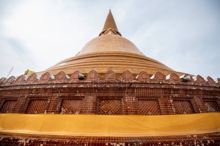 Foto de Dentro de la Phra Pathom Chedi en el centro de la ciudad de Nakhon Pathom y la provincia de Nakhon Pathom en Tailandia en Noviembre 9, 2023 - Imagen libre de derechos
