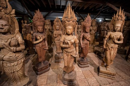 Photo for Thailand, Nakhon Pathom, November, 11, 2023: Wood Carving Figures at the Wood Land Museum near city and Province Nakhon Pathom in Thailand. - Royalty Free Image