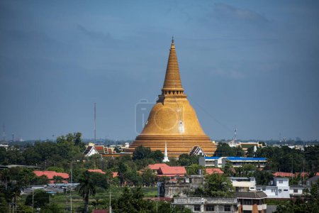 Photo for Phra Pathom Chedi in the city center of Nakhon Pathom and Province Nakhon Pathom in Thailand.  Thailand, Nakhon Pathom, November 13, 2023 - Royalty Free Image