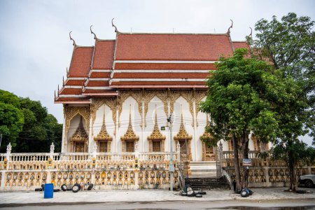 Wat Mai Pin Kaew en la ciudad de Nakhon Pathom en la provincia de Nakhon Pathom en Tailandia en Noviembre 10, 2023.