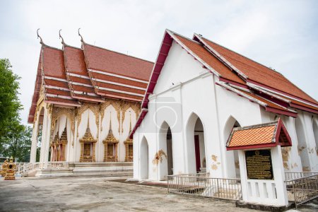 Wat Mai Pin Kaew dans la ville Pathom de Nakhon dans la province Pathom de Nakhon en Thaïlande au 10 novembre 2023.